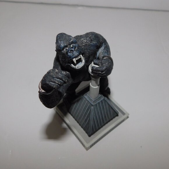 2010 Hallmark 4" King Kong on top of Building Figure ornament ** READ - Picture 7 of 9